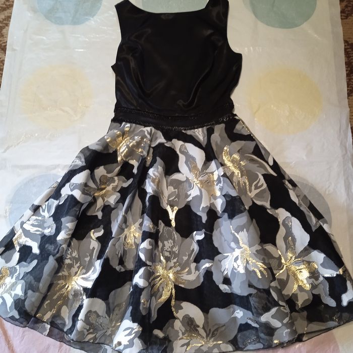 Продам платье на девочку подростка.