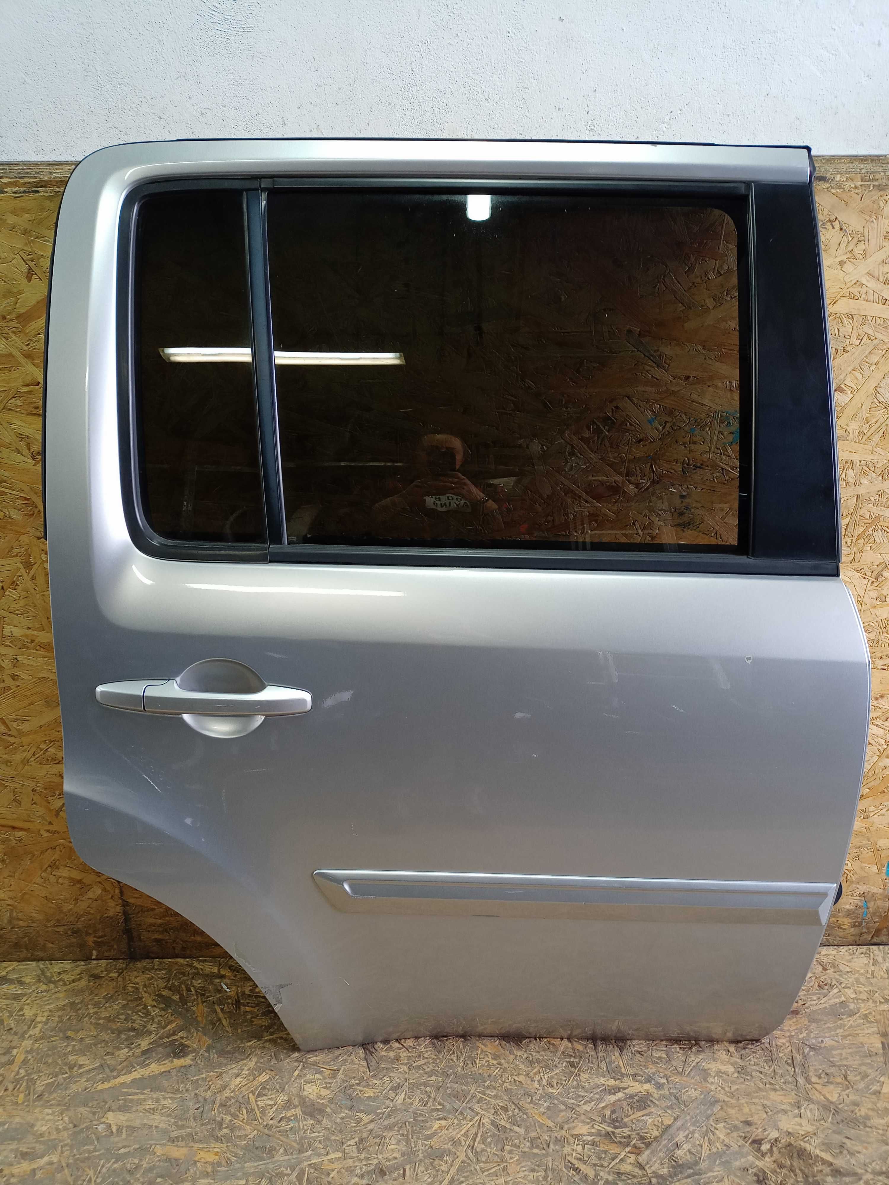 Honda Pilot 2 II drzwi prawe prawy tył kolor NH700M srebrne 08-15