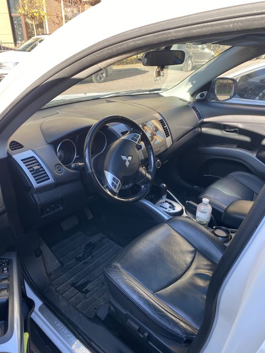 Mitsubishi Outlander XL 2011 2.4 Бензин 4WD