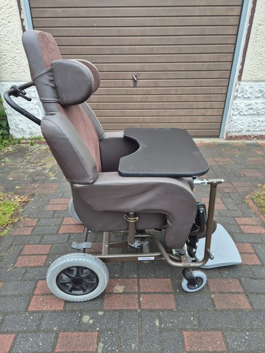 Wózek fotel stabilizujący geriatryczny ortopedyczny. VermeirenCoraille