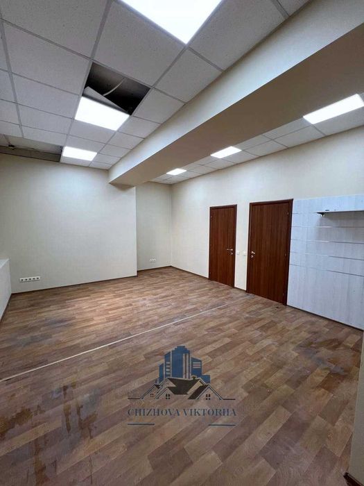 Продам офисное момещение. Отличная локация. Левый берег