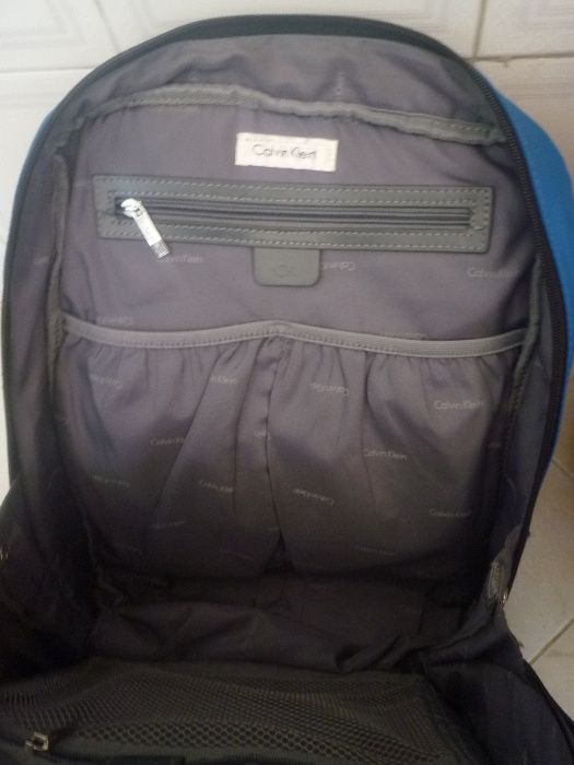 Mochila Calvin Klein grande para portátil e livros