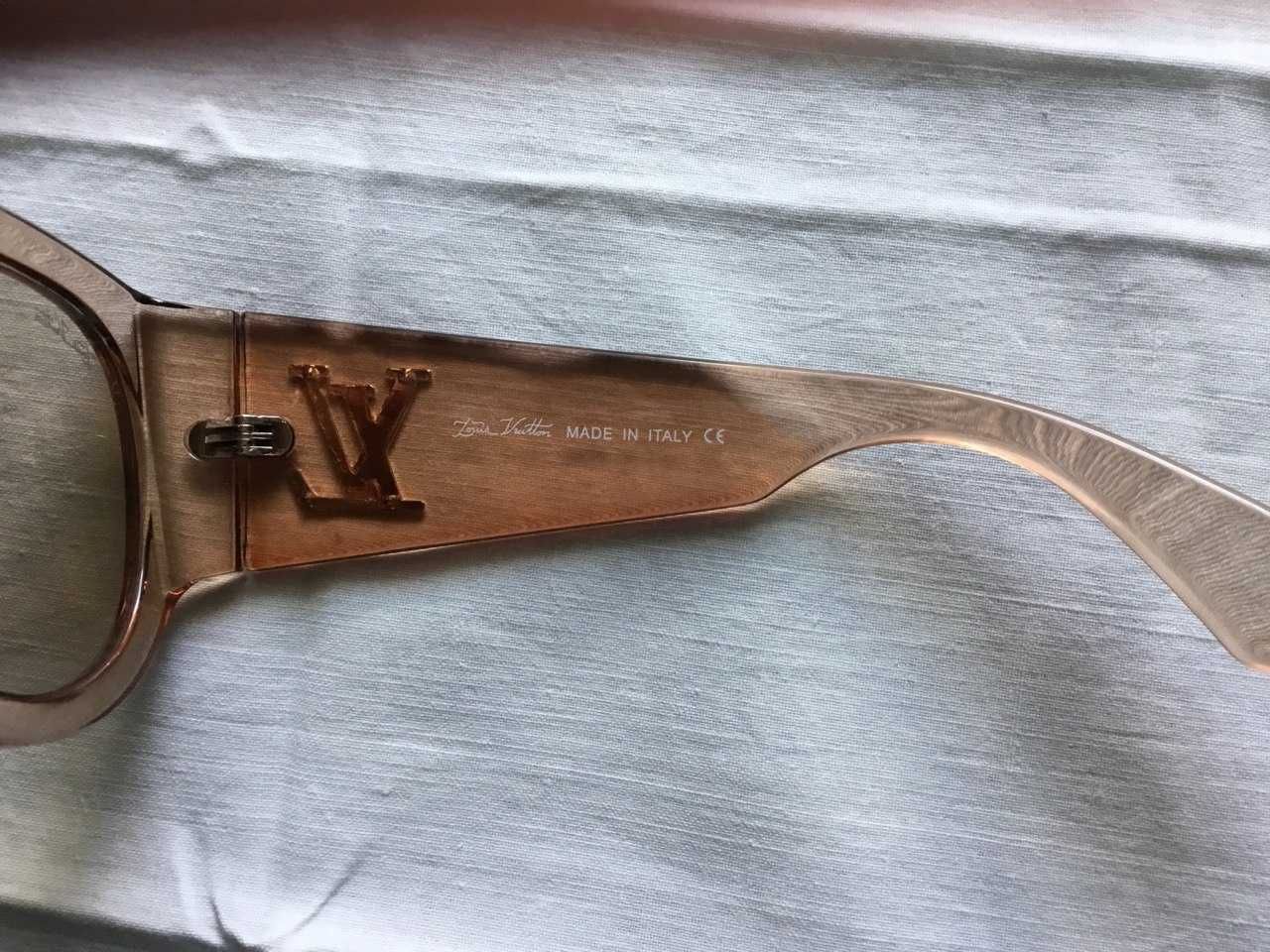 Сонцезахисні окуляри LOUIS VUITTON + футляр з серветкою в подарунок.