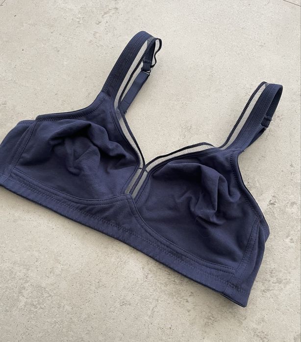 Biustonosz roz.80B granatowy bawelniany zabudowany