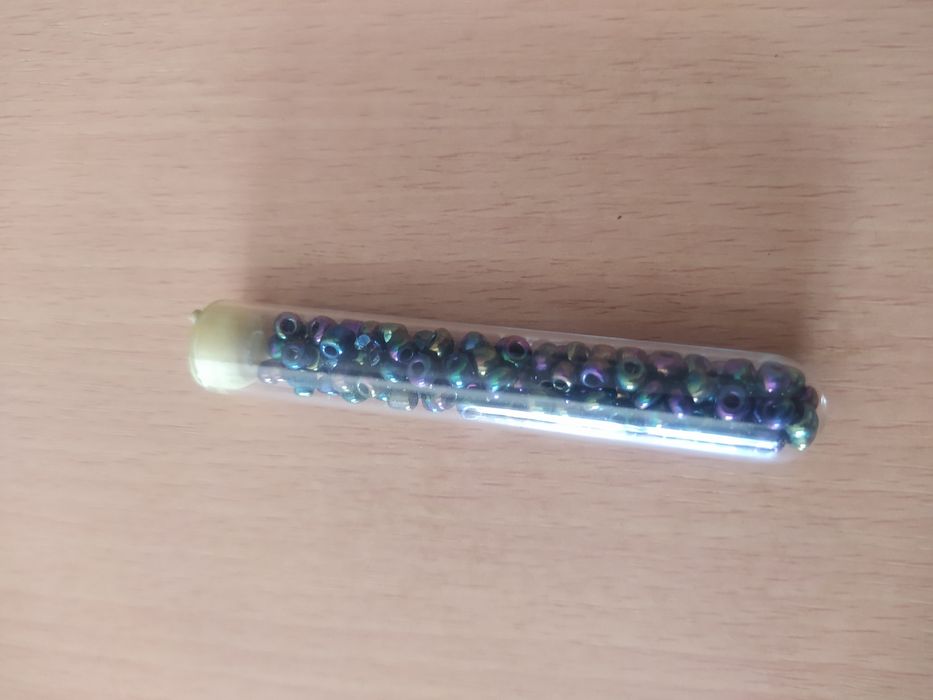 Tubo de missangas multicores