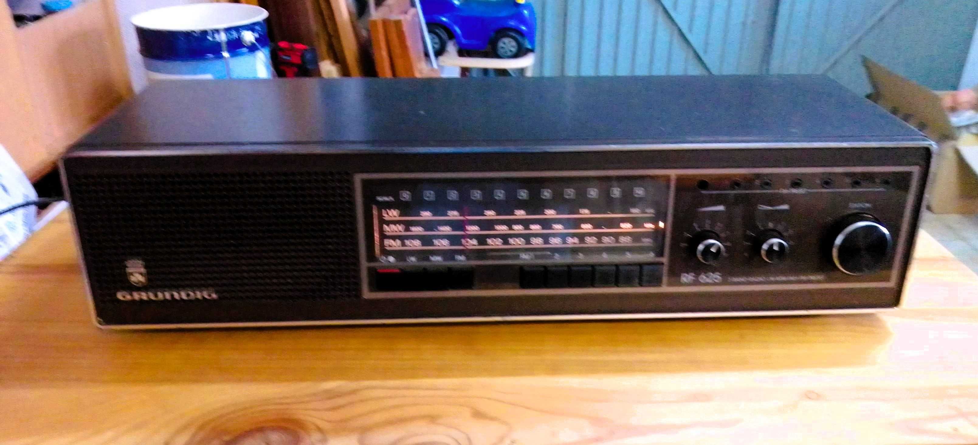 Rádio Grundig RF625