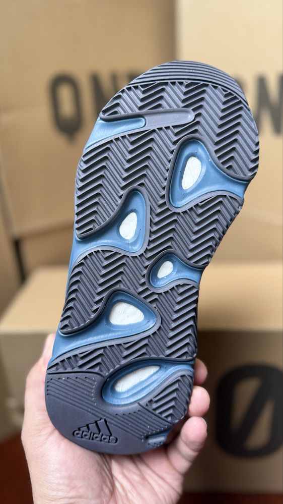 100% ОРИГІНАЛ! Кросівки Adidas Yeezy Boost 700  36, 36 2/3, 37 1/3