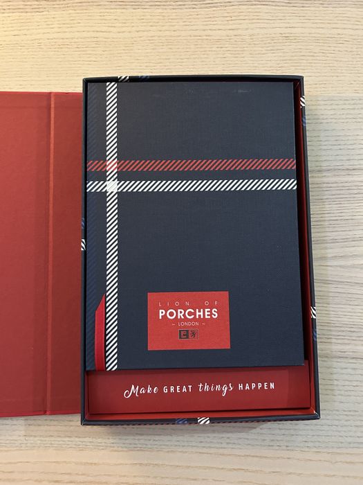 Agenda Lion of porshes em inglês