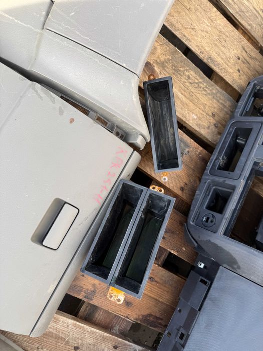 Konsola Nissan Cabstar / Nissan Maxity  KPK251-11