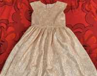 платье нежного бежево-розового цвета 4-5 лет, рост примерно 110-116