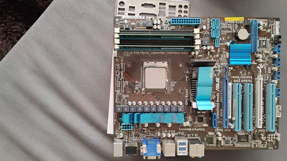 Płyta główna z procesorem 4x2.9 GHz i 16 GB RAM DDR 3 i chlodzeniem