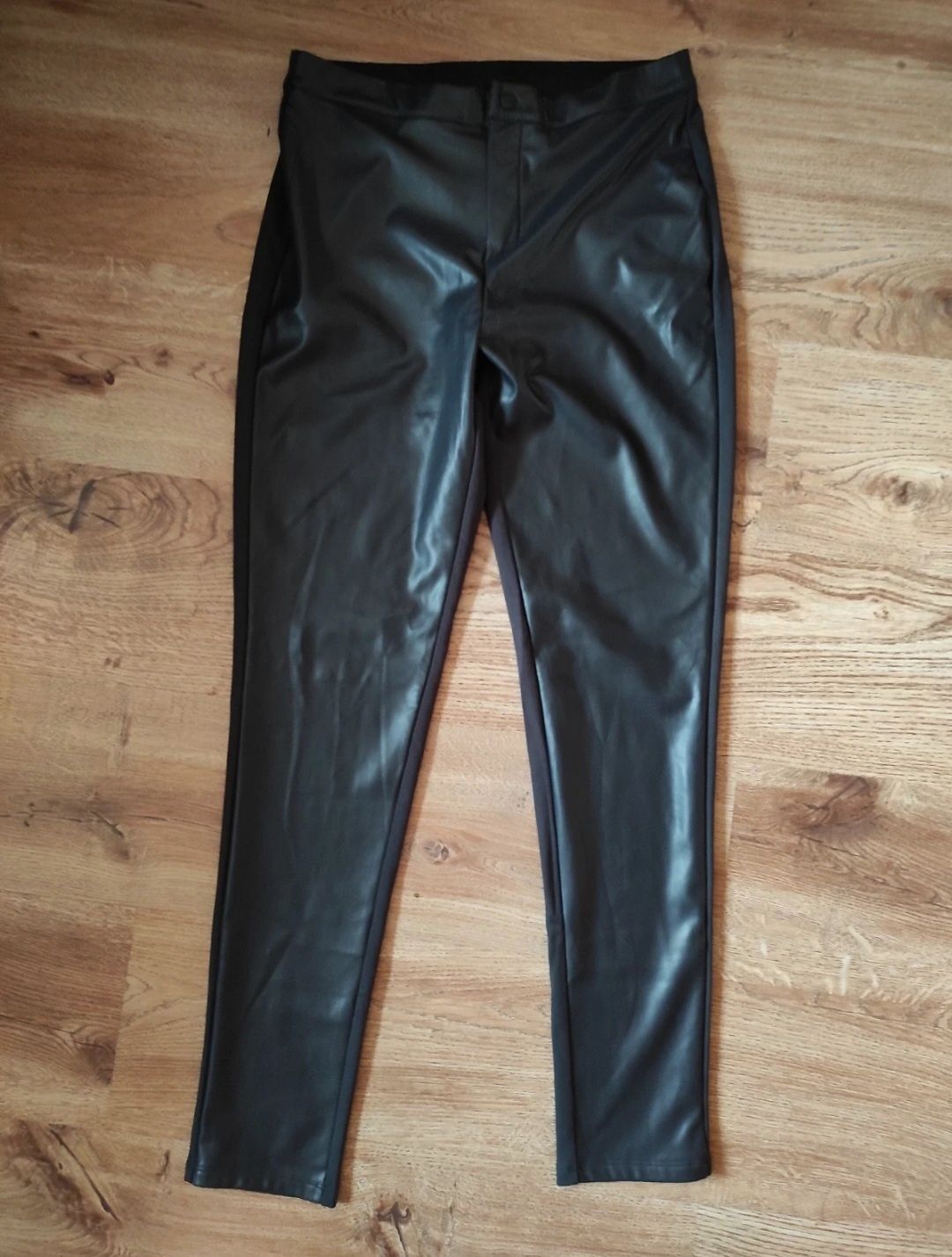 Spodnie/ legginsy z przodem z ecoskóry 42