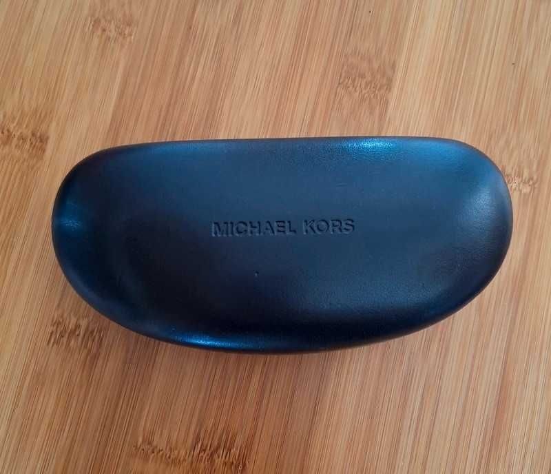 Michael Kors sztywne etui na okulary czarne