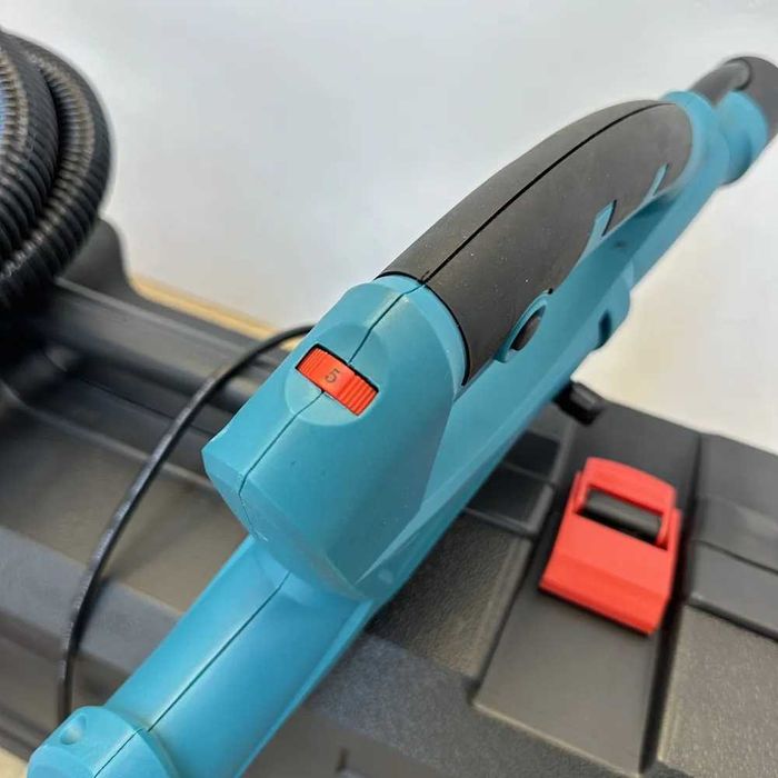 Шліфувальна машина Makita для стін та стель (жираф) / Плавний пуск