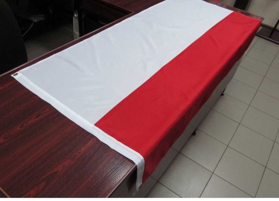 Flaga Polski 150×90 cm. z mocowaniem do masztu flagowego