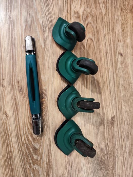 Części zamienne do walizki podróżnej.