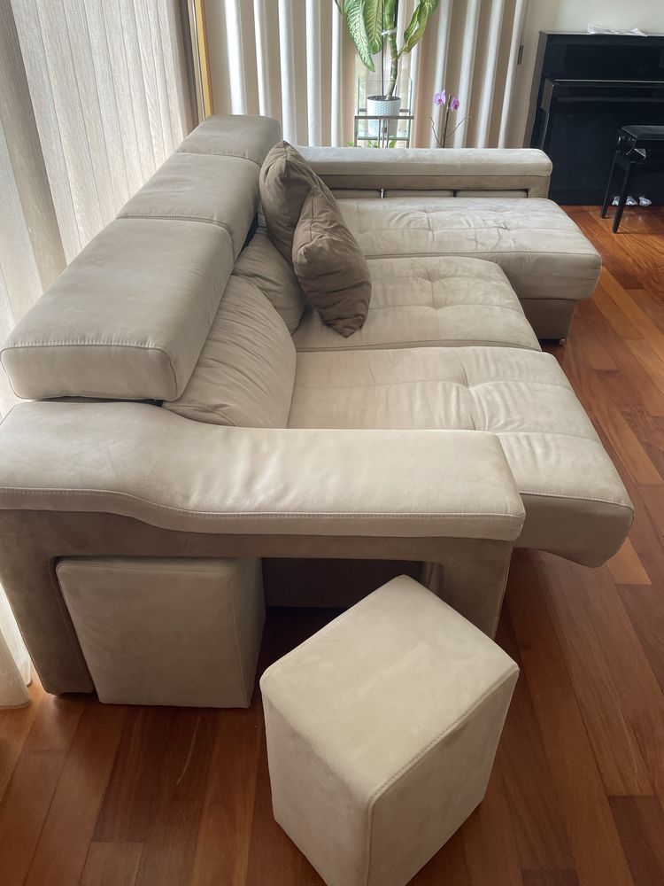 Sofá chaise long com 6 bancos