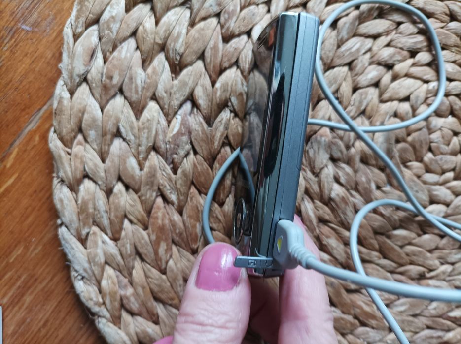 Samsung J 700 stary telefon