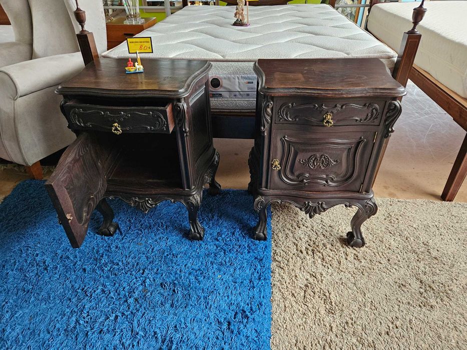 Mesas de cabeceira antigas em madeira maciça - óptimo estado geral