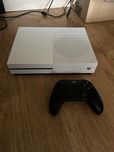 Konsola Xbox One S+ pad