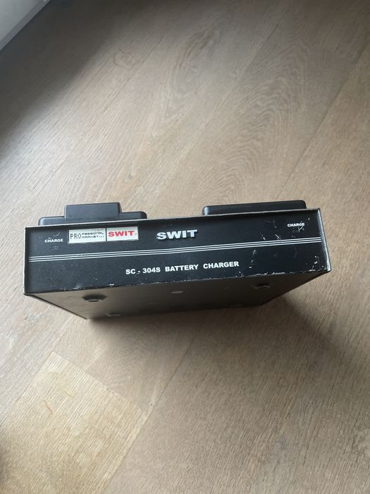 Ładowarka swit sc-304s v-lock v-mount