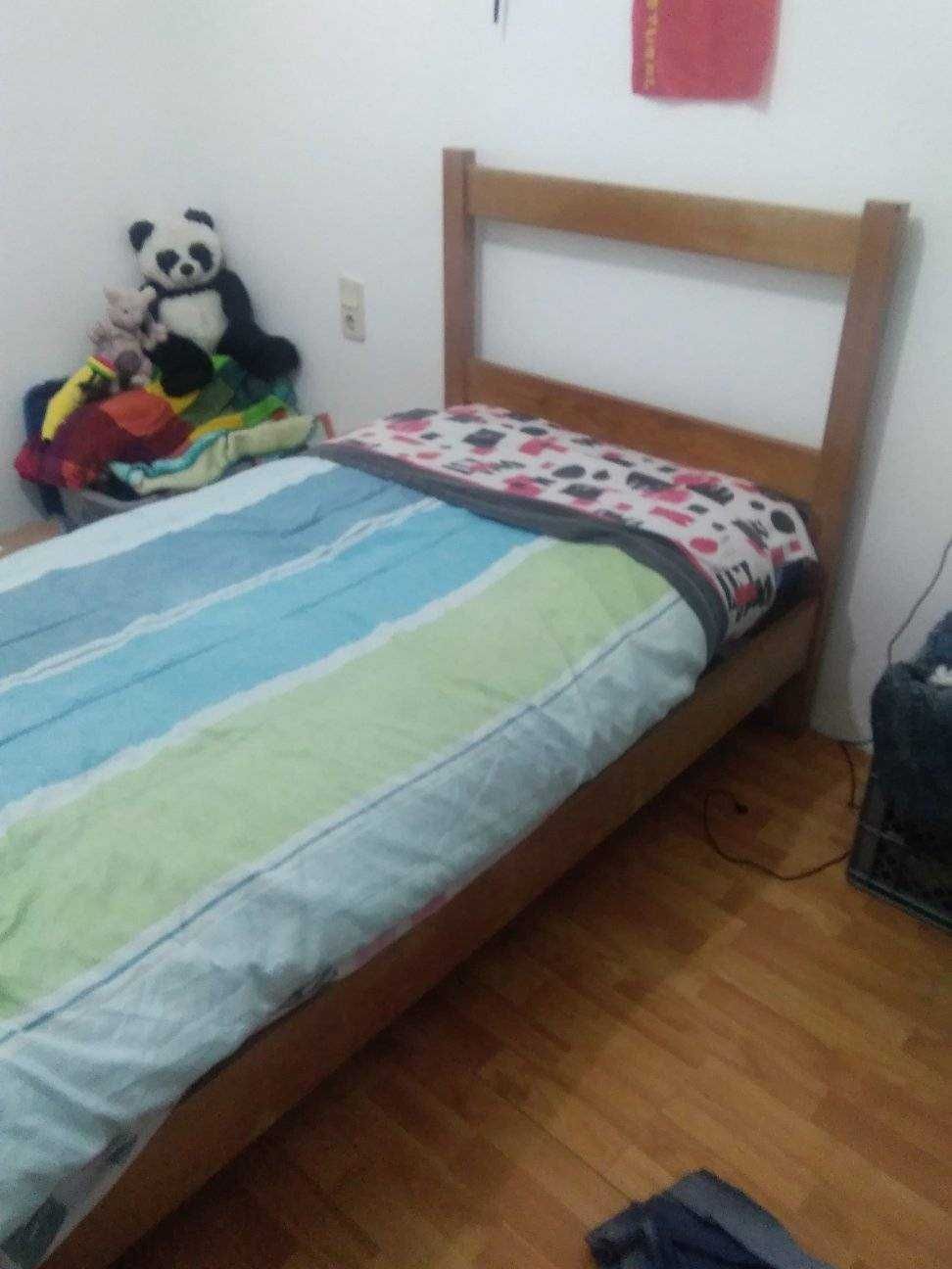 Cama de solteiro em pinho