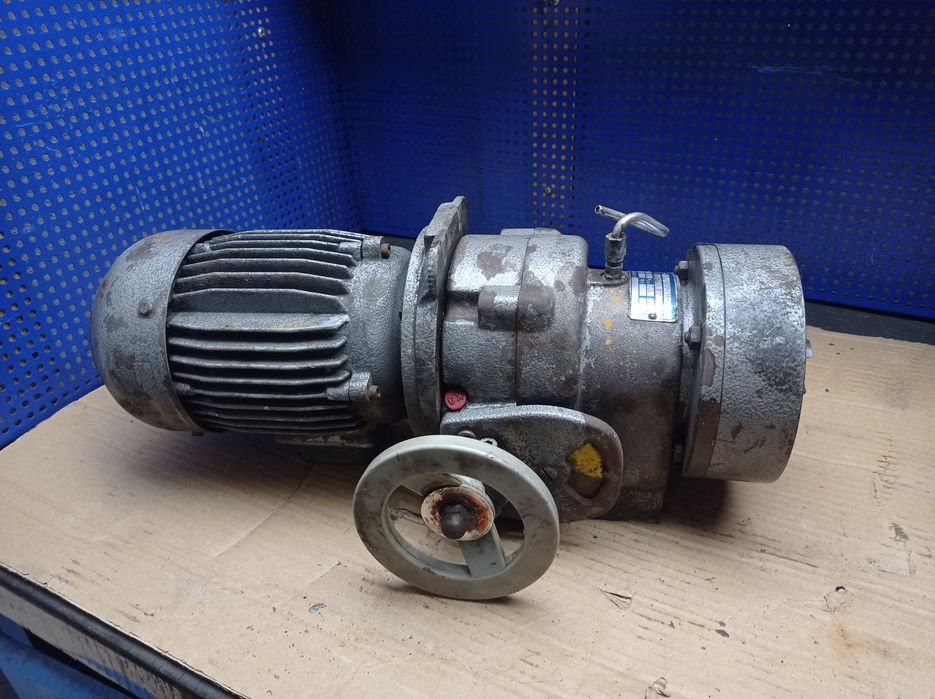 Przekładnia 100/min silnik 0,37kw wariator  motoreduktor