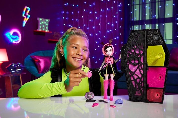 Монстер Хай Дракулаура Шкаф Неон Monster High Draculaura