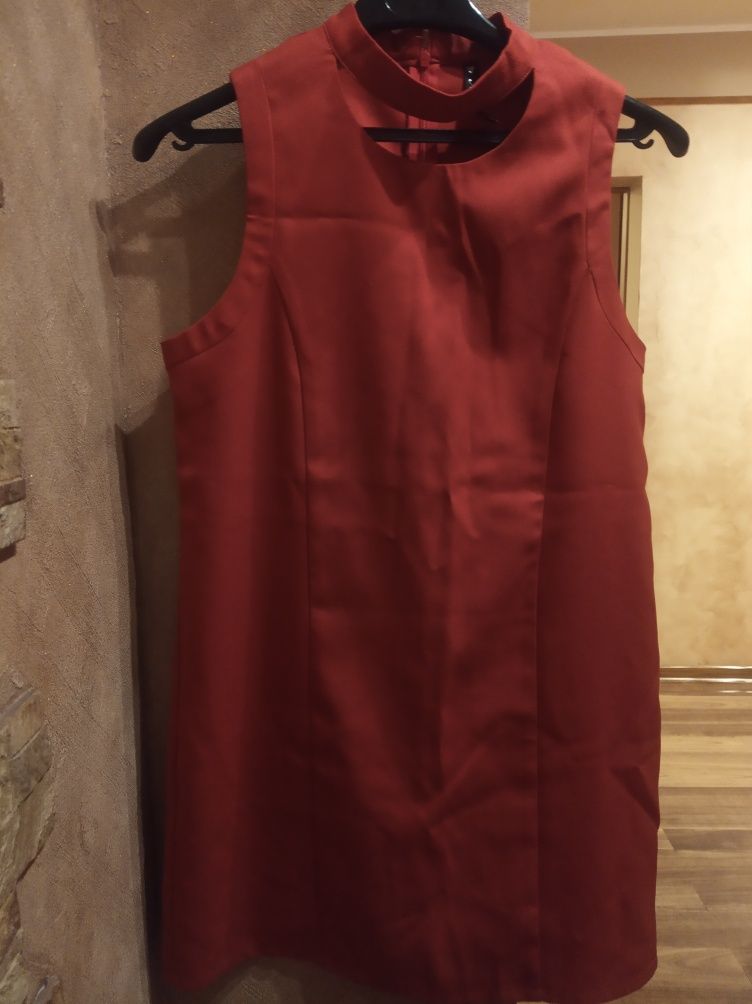 Sukienka M koloru ceglastego