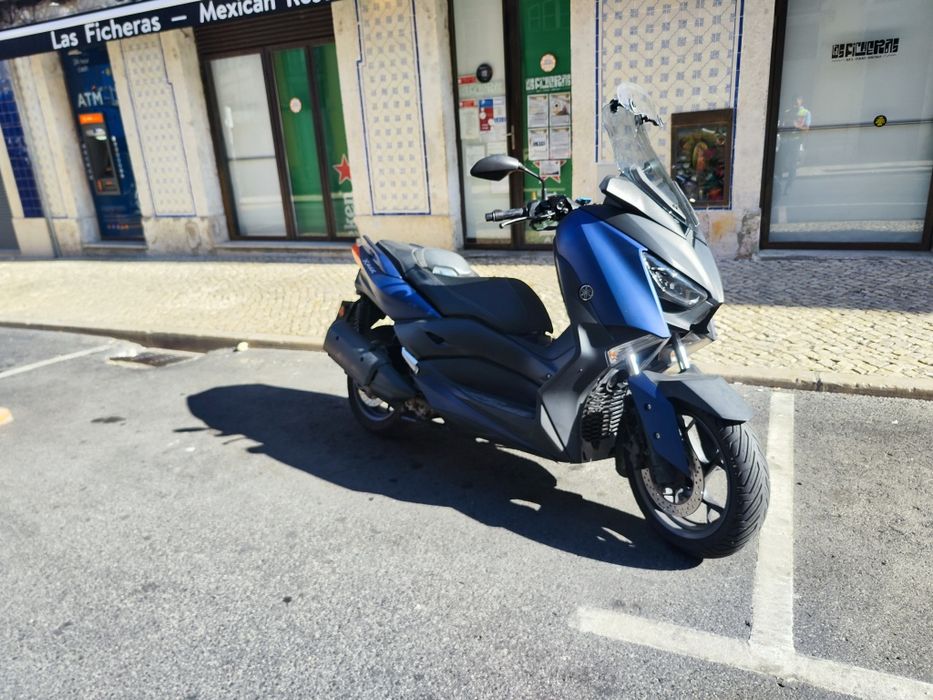 Yamaha Xmax 300 azul mate