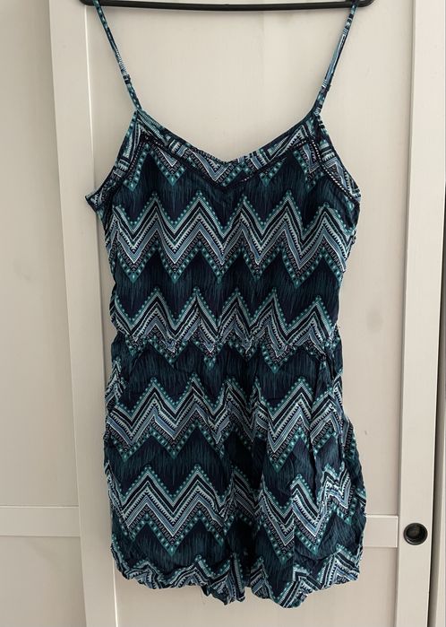 H&M Divided wzorzysty kombinezon z regulowanymi ramiączkami