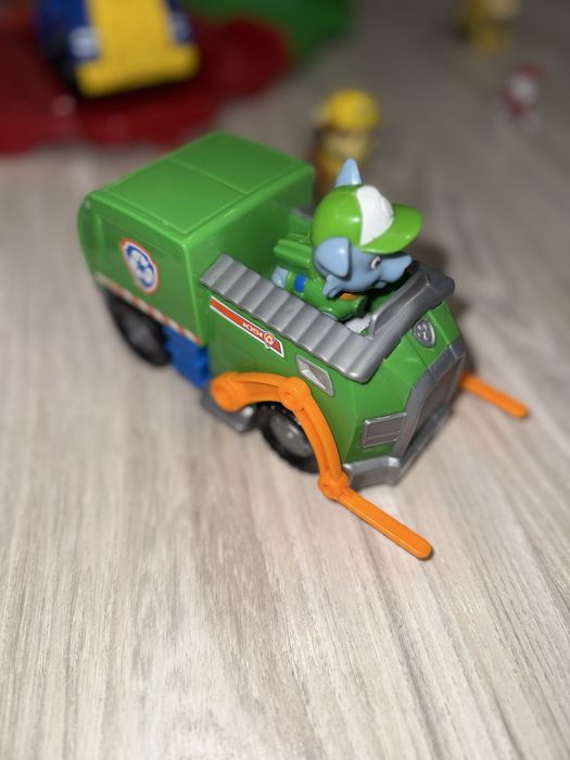 Машинки з героями щенячого патруля