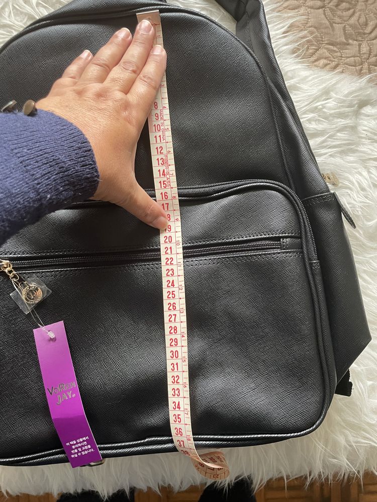 Mochila preta média, nova