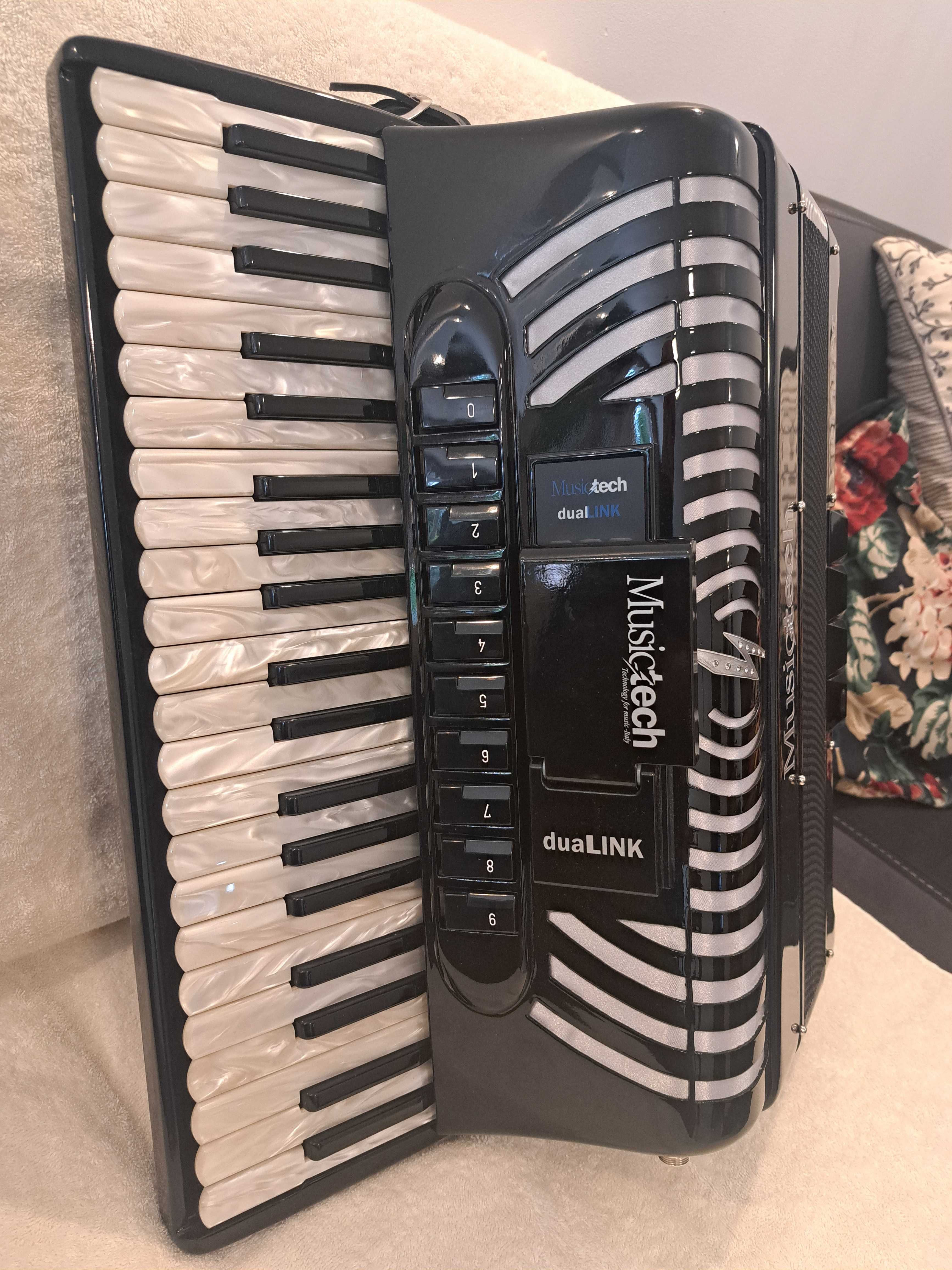 Akordeon MusicTECH (Roland)