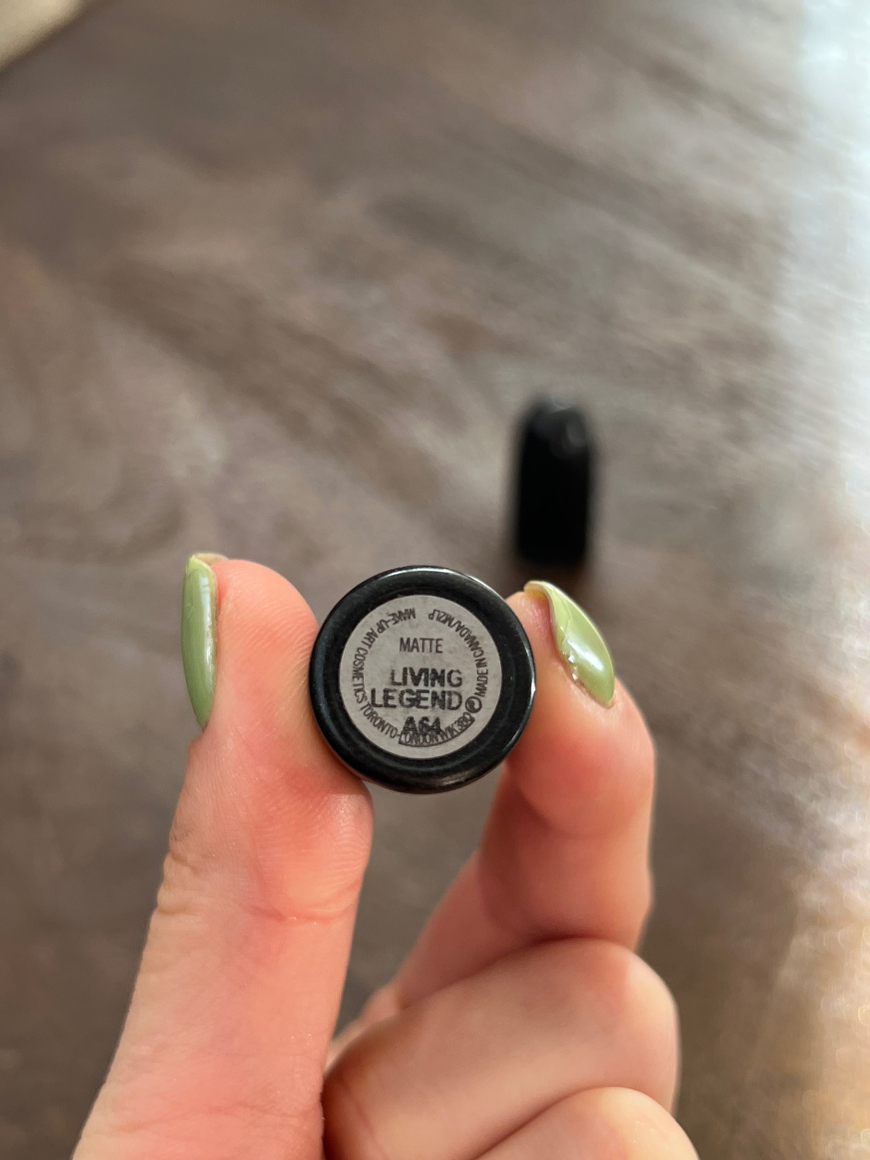 Mac Cosmetics matowa pomadka do ust Living Legend Matte A64
