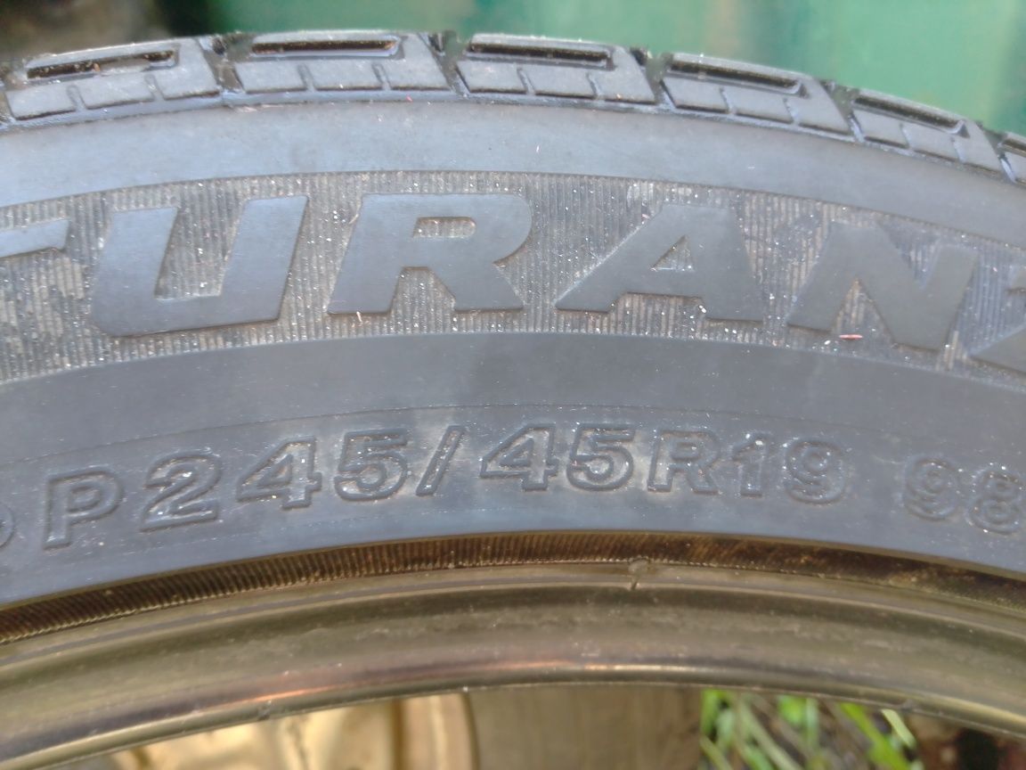 шини 245/45 R19  98 V