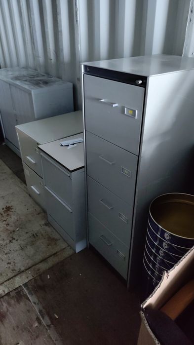 Szafki aktowe lub na warsztat