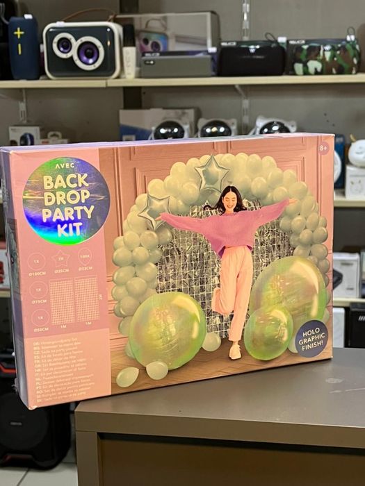 Фото зона, зелена, рожева, фіолетова.