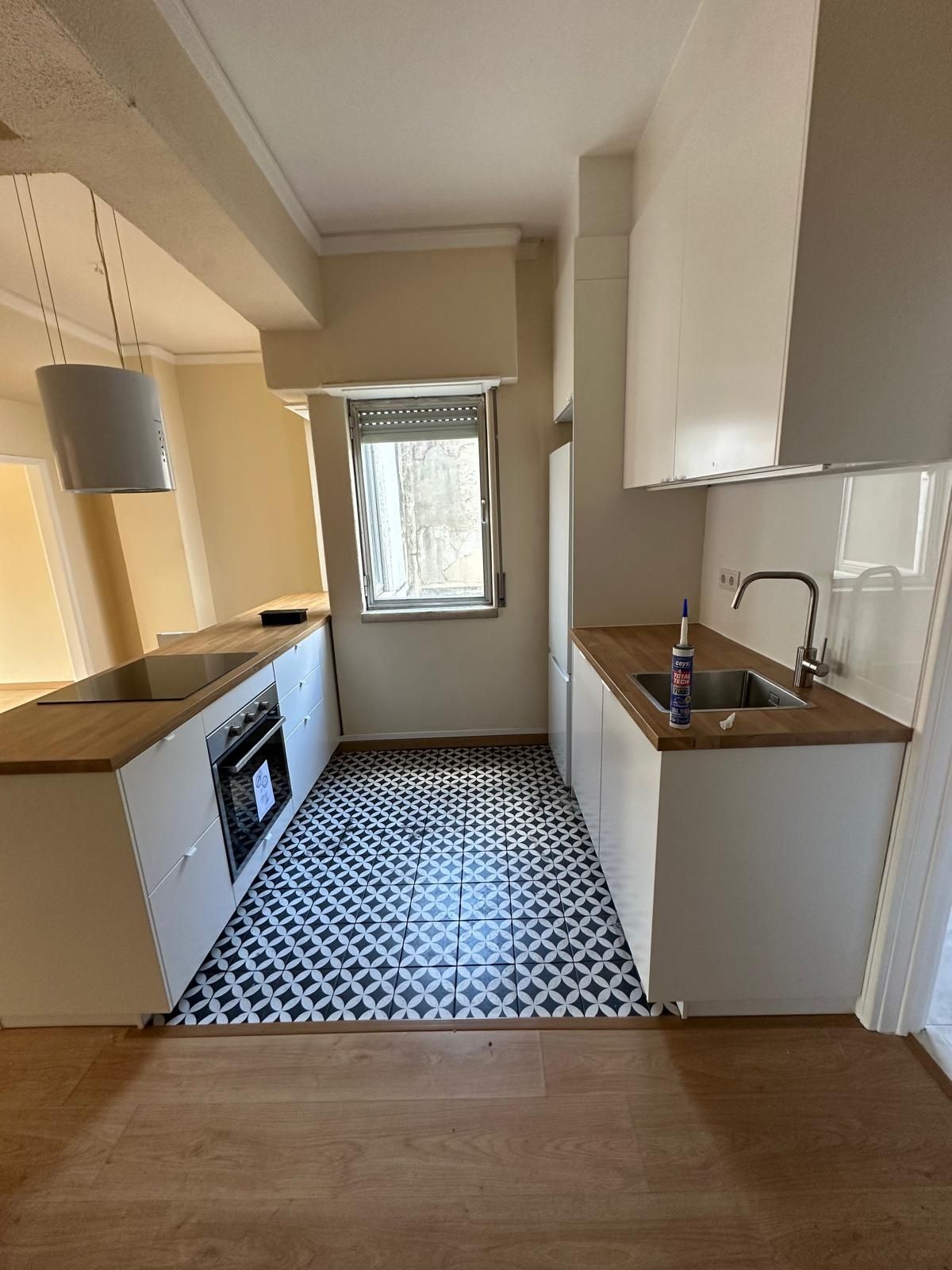 Arrendo apartamento T2 Av Novas Lisboa 80m2