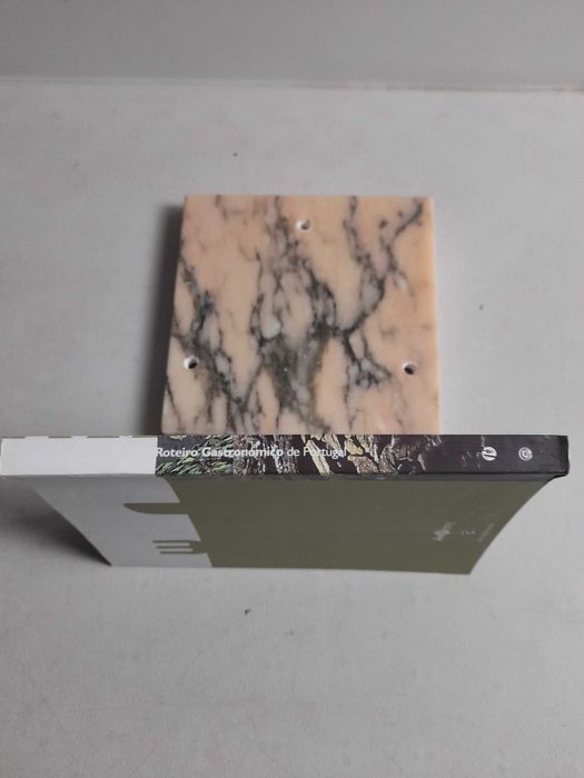 Livro- Ref CxC  - roteiro gastronómico de Portugal - José silva