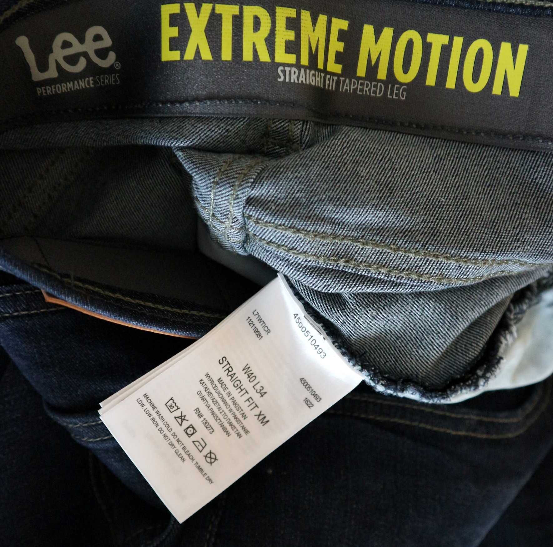 Lee Straight Fit Extreme Motion spodnie jeansy W40L34 pas 2 x 53/55 cm