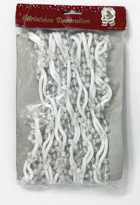 Dekoracyjne białe perełki na sznurku długość 270cm