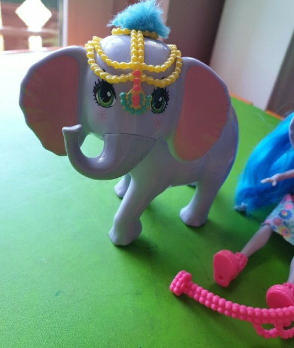 Zestaw lalek Enchantimals Lis, Skunks, Słoń