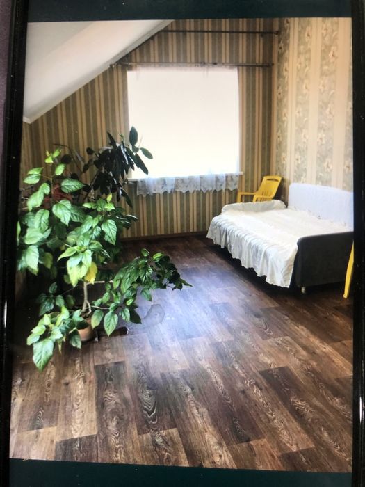 Кімната в двохповерховому будинку на масиві таращанському