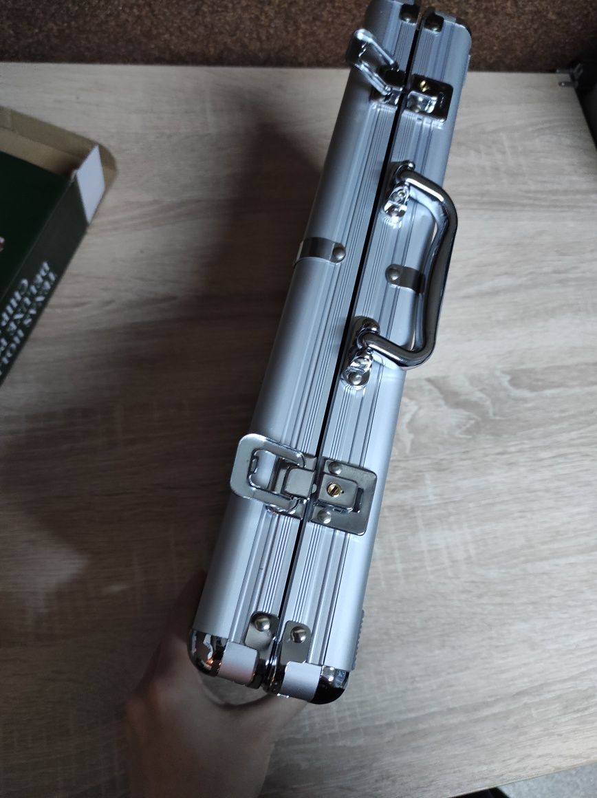 Zestaw do gry w pokera texas hold em deluxe 300 sztuk