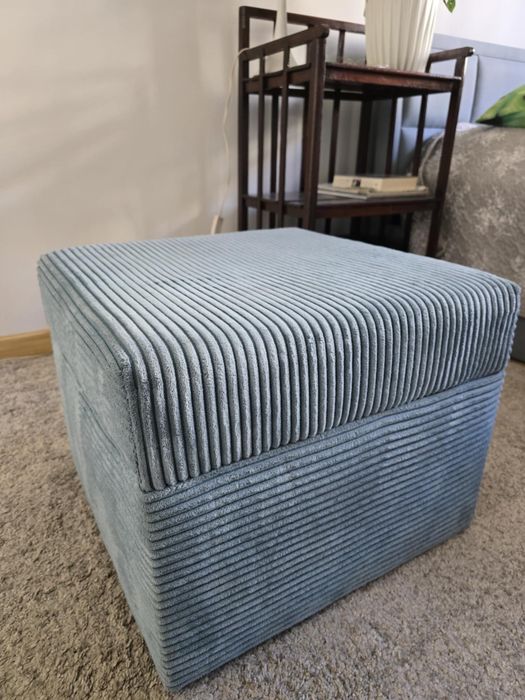 Piękna sztruksowa pufa ze scchowkiem jak nowa