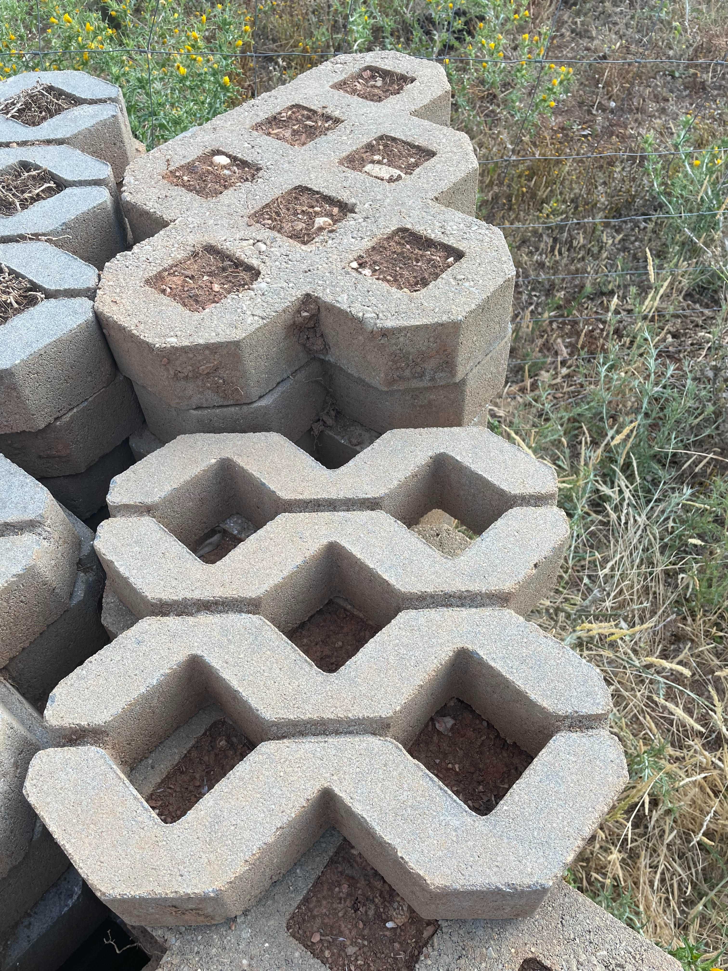 GRELHAS em betão para pavimento exterior