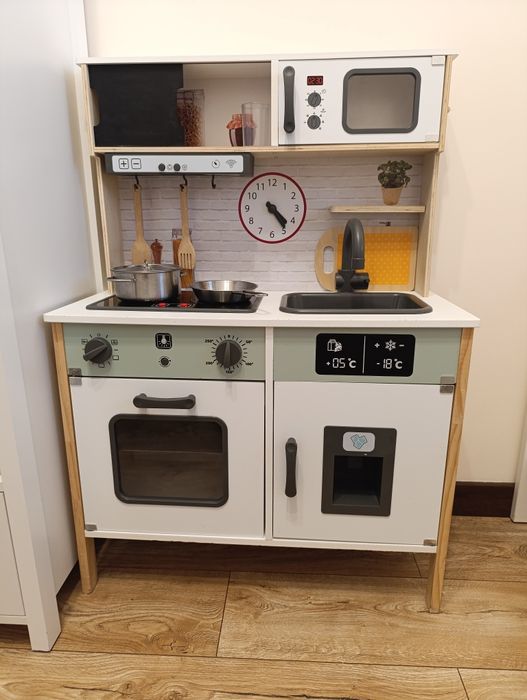 Kuchnia drewniana PLAYTIVE dla dzieci z akcesoriami