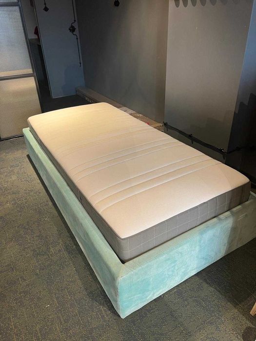 Łóżko tapicerowane ze stelażem (210x100) na materac (90x200)