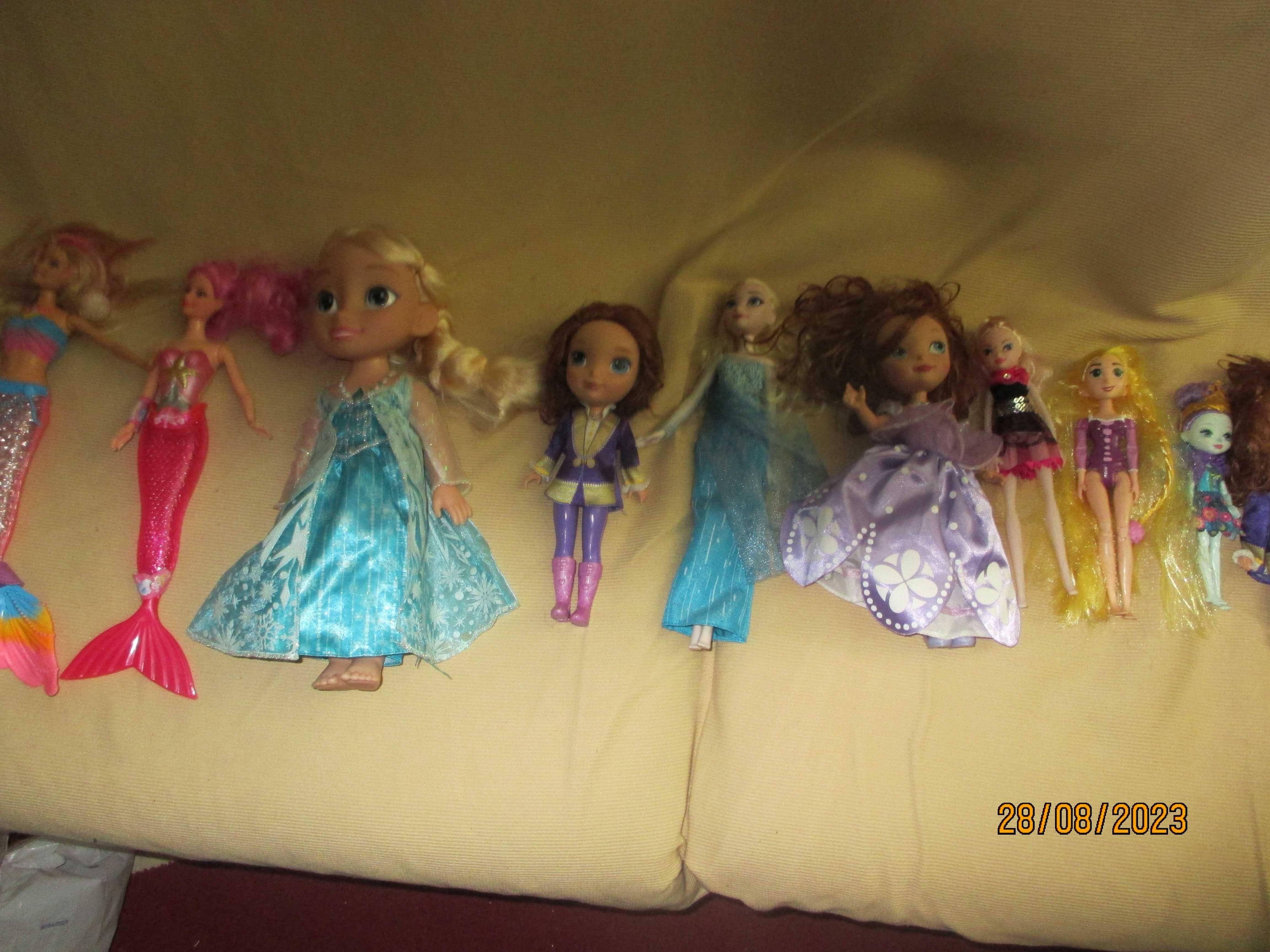 11 bonecas de vários tamanhos